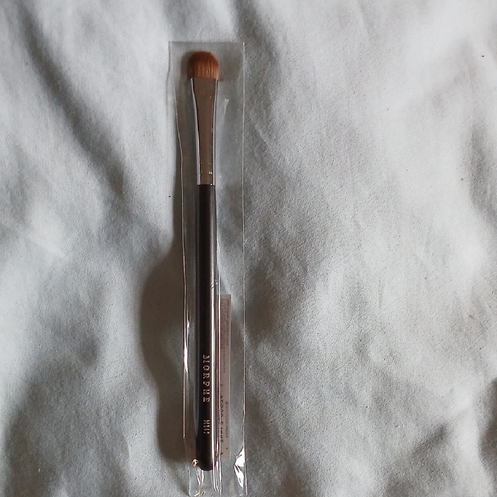 Morphe Black and Brown Packing Shadow Brush M167